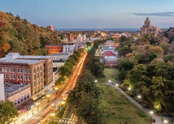 10 Famous Singers from Arkansas