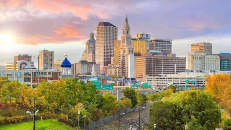 10 Famous Singers from Connecticut