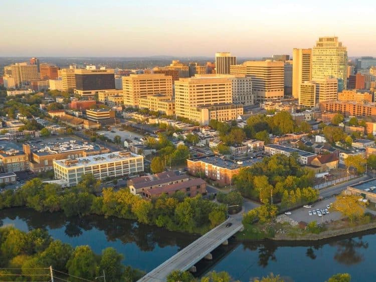 10 Famous Singers from Delaware