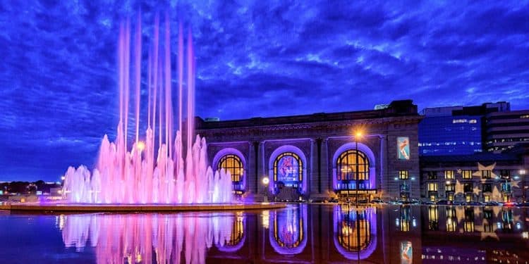 10 Famous Singers from Kansas