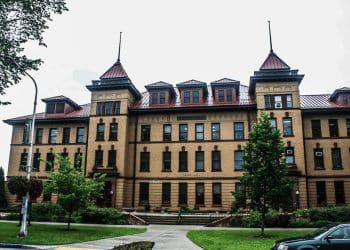 10 Famous Singers from North Dakota