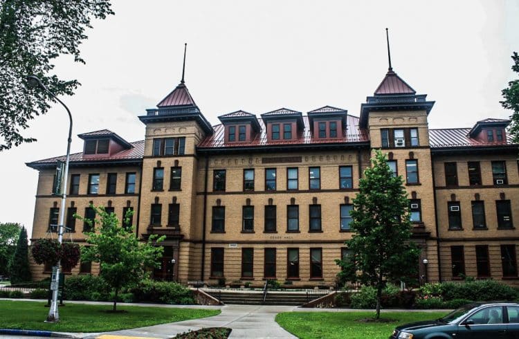 10 Famous Singers from North Dakota