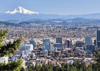 10 Famous Singers from Oregon