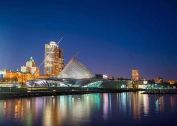 10 Famous Singers from Wisconsin