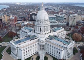 10 Famous Singers from Wisconsin