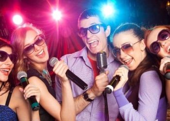 15 Best Karaoke Singers of All Time