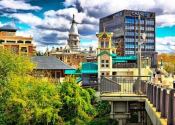 10 Famous Singers from Indiana