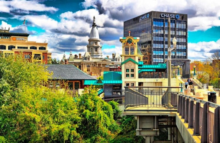 10 Famous Singers from Indiana