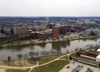 10 Famous Singers from Iowa