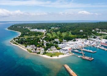 10 Famous Singers from Michigan