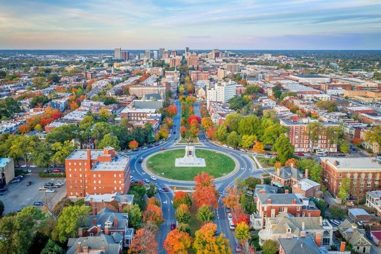 10 Famous Singers from Virginia