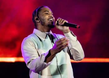 15 Best Male Singers of All Time