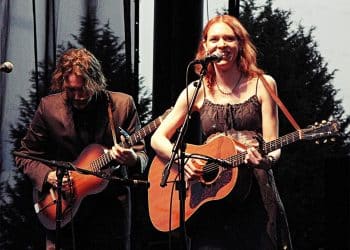 15 Best Folk Music Singers of All Time