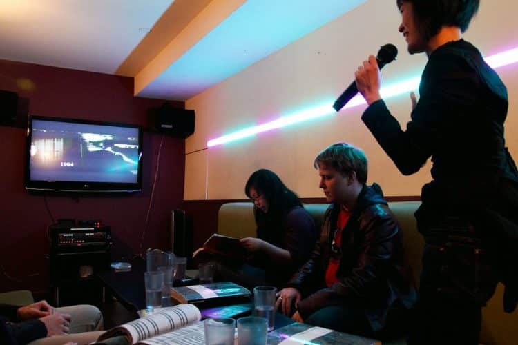 15 Best Karaoke Singers of All Time