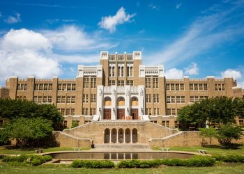 10 Famous Singers from Arkansas