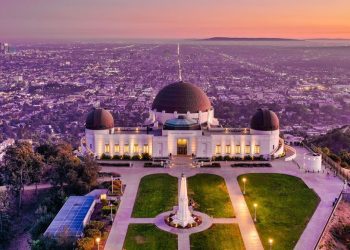 10 Famous Singers from California