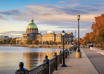 10 Famous Singers from Delaware