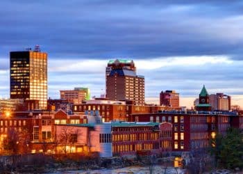 10 Famous Singers from New Hampshire