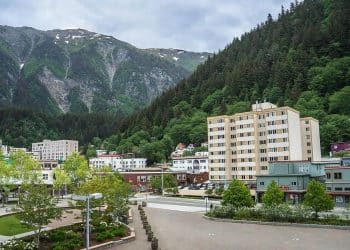 10 Famous Singers from Alaska