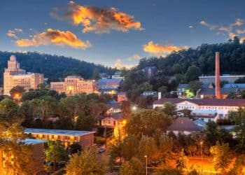 10 Famous Singers from Arkansas