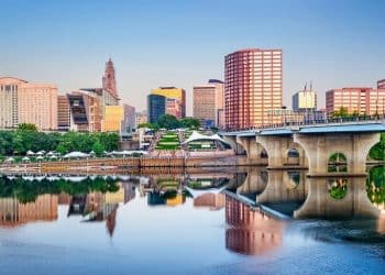 10 Famous Singers from Connecticut