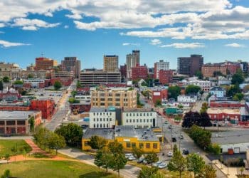 10 Famous Singers from Maine