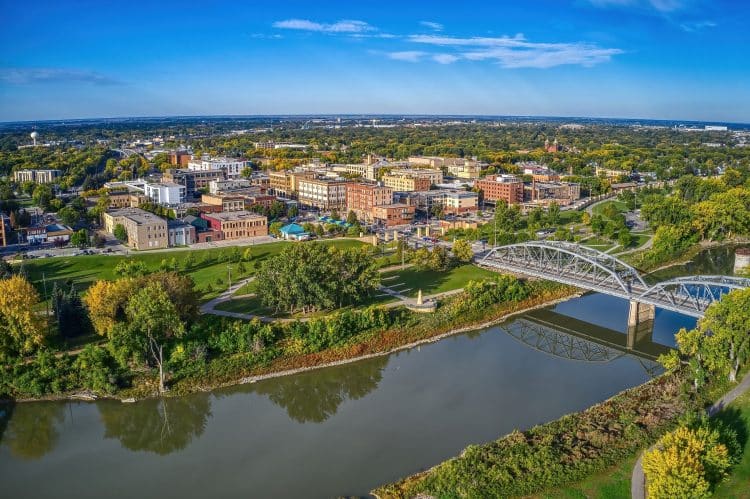 10 Famous Singers from North Dakota