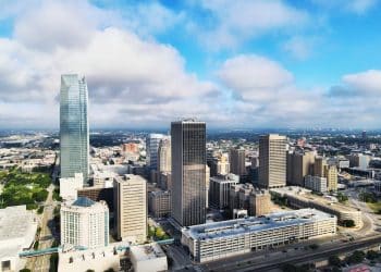 10 Famous Singers from Oklahoma