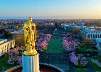 10 Famous Singers from Oregon