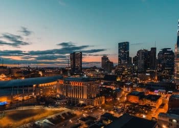 10 Famous Singers from Tennessee