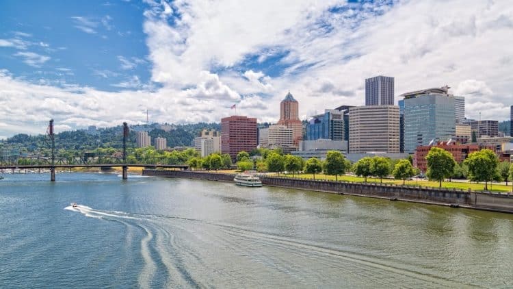 10 Famous Singers from Oregon