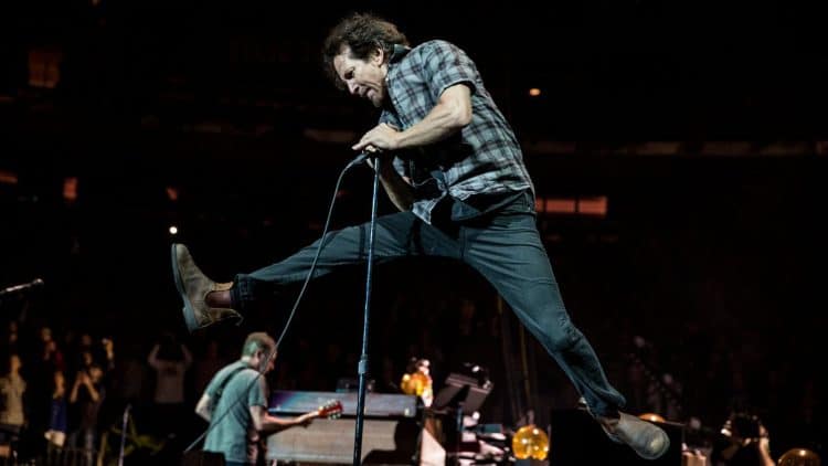 10 Best Pearl Jam Songs of All Time - Singersroom.com