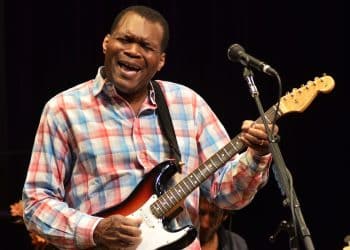 10 Best Robert Cray Band Songs of All Time