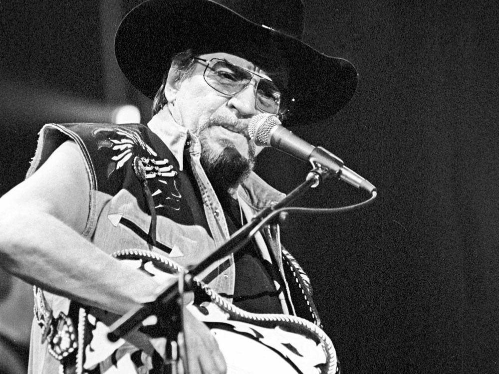 10 Best Waylon Jennings Songs Of All Time - Singersroom.com