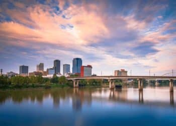 10 Famous Singers from Arkansas