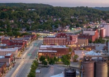 10 Famous Singers from Minnesota