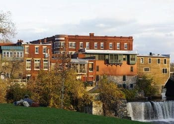 10 Famous Singers from South Dakota