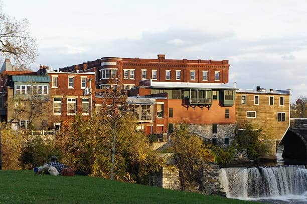 10 Famous Singers from South Dakota