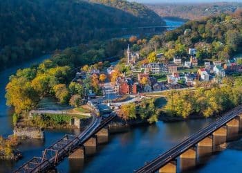 10 Famous Singers from Virginia