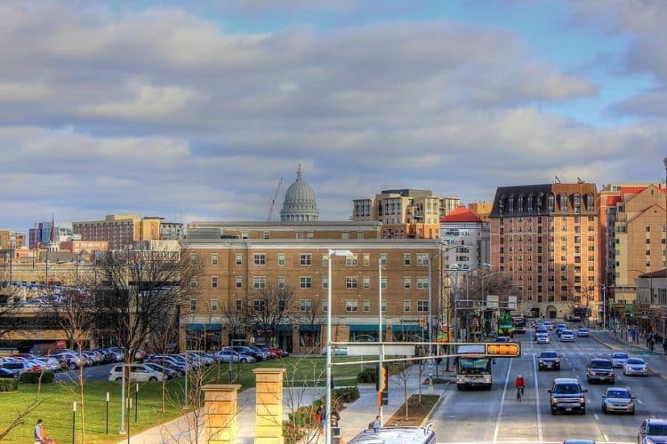 10 Famous Singers from Wisconsin