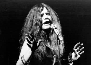 15 Best Female Singers of All Time