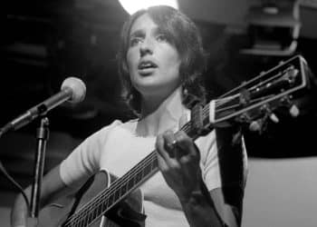 15 Best Folk Music Singers of All Time