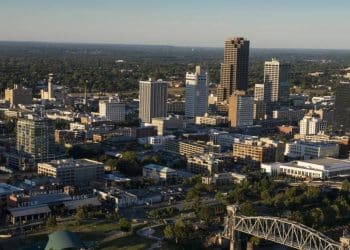 10 Famous Singers from Arkansas