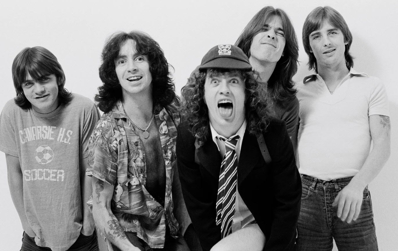 10 Best Acdc Songs of All Time - Singersroom.com