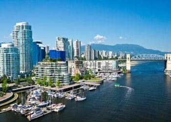 10 Famous Singers from Canada