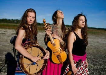 15 Best Folk Music Singers of All Time