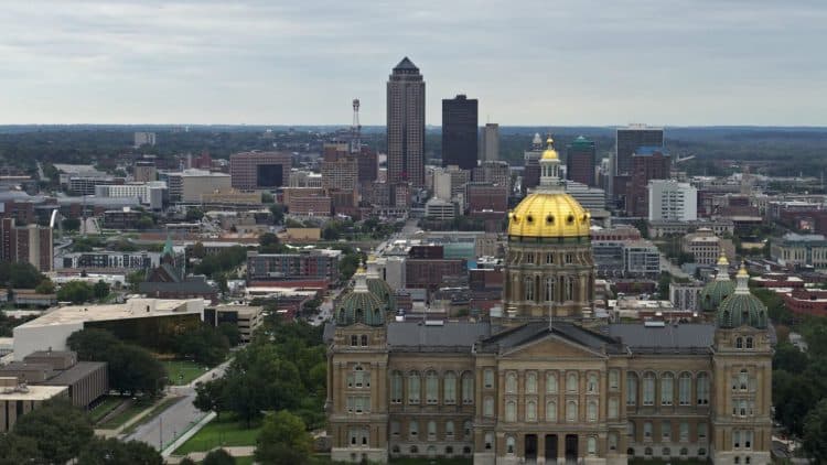 10 Famous Singers from Iowa