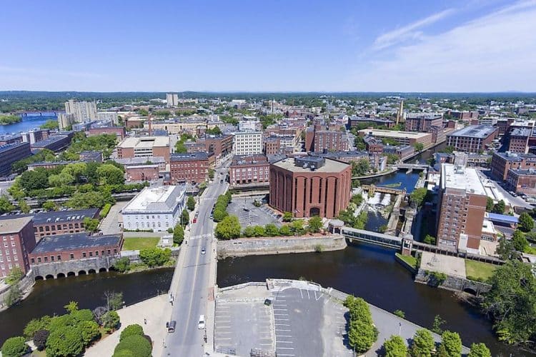 10 Famous Singers from Massachusetts