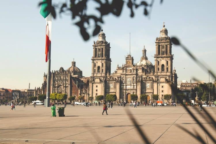 10 Famous Singers from Mexico