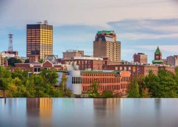 10 Famous Singers from New Hampshire